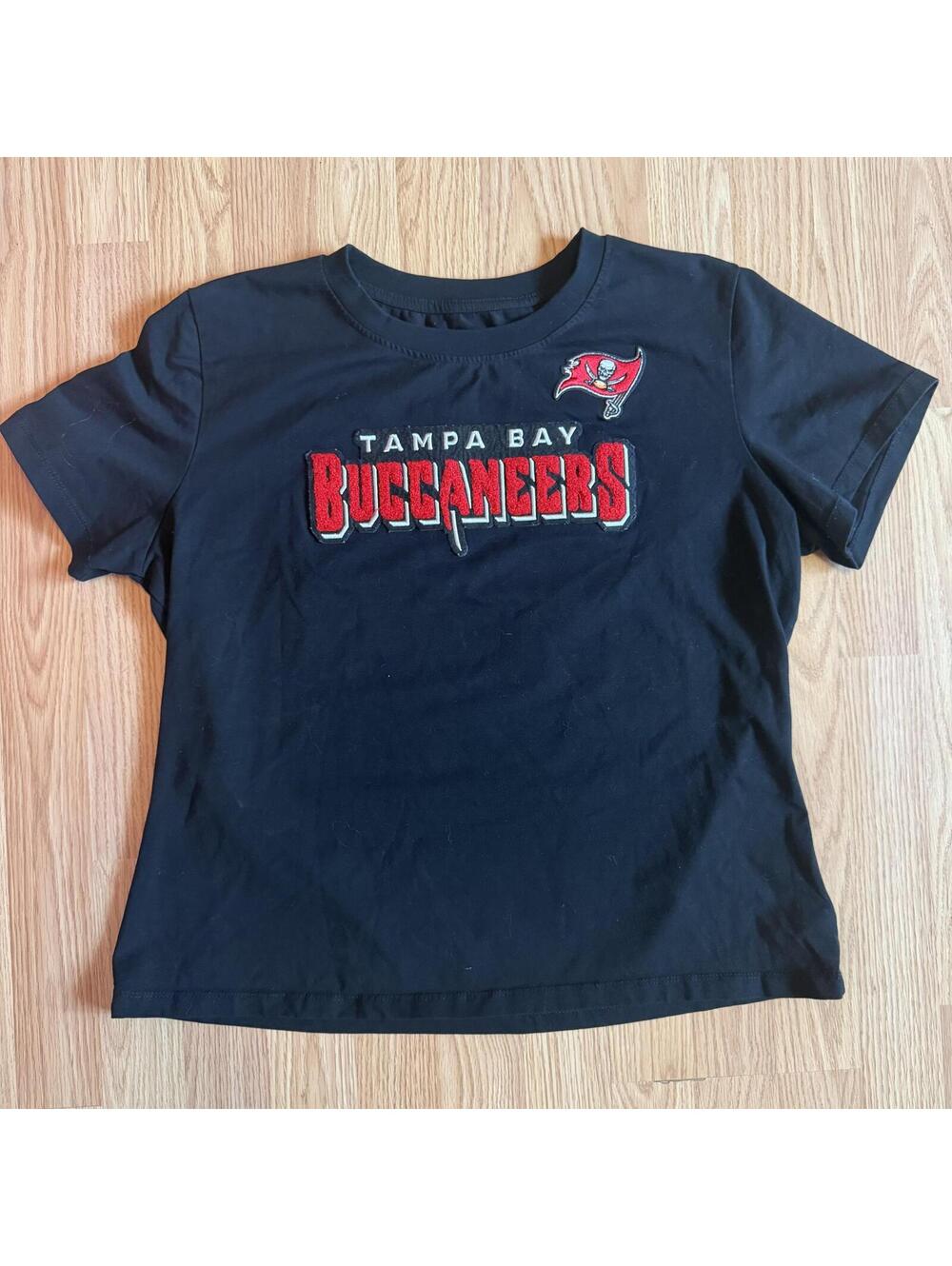 Pro Standard Tampa Bay Buccaneers Embroidered Tee Womens XL